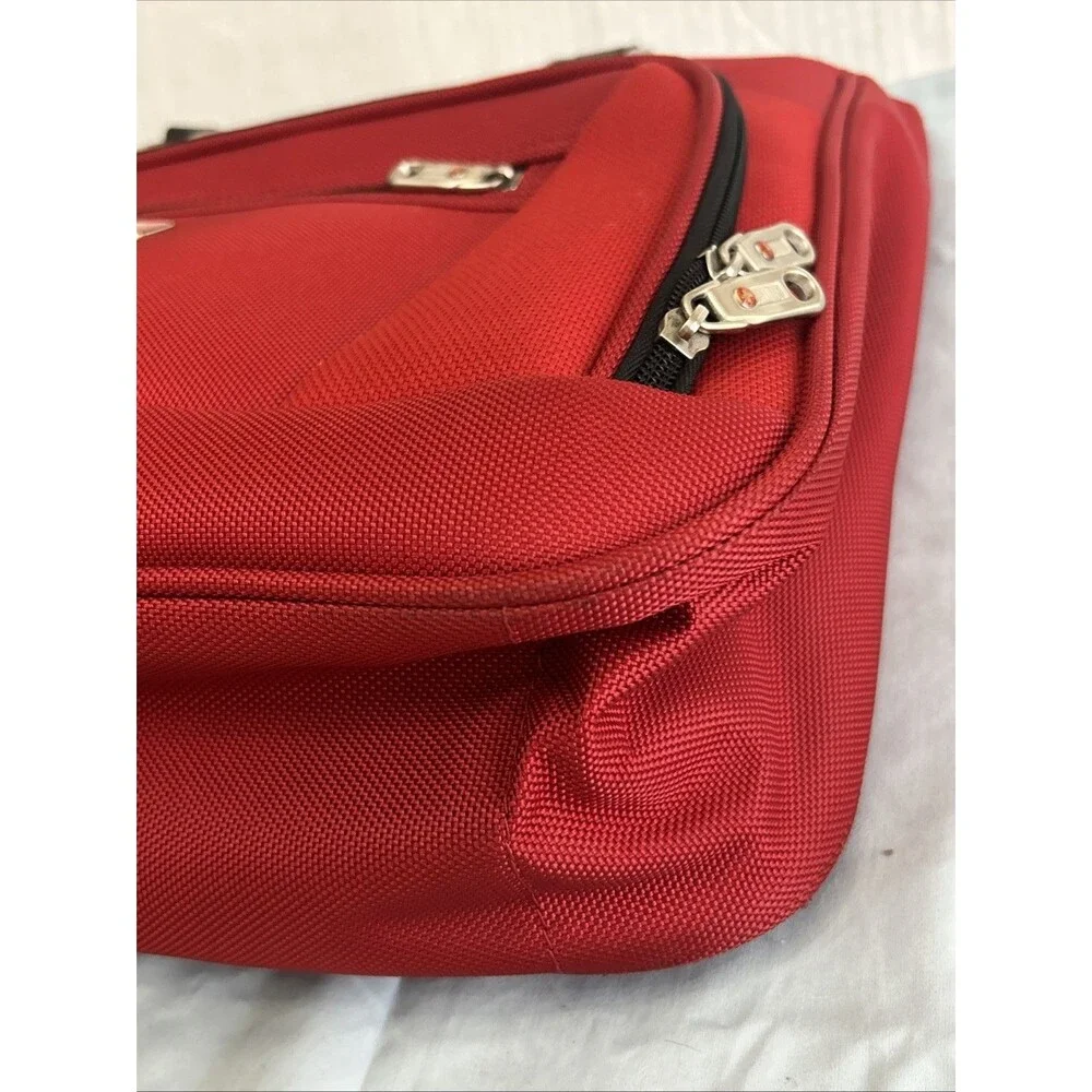 Swiss Gear by Wegner Red Carry On Canvas Briefcase Bag Gently Used Condition